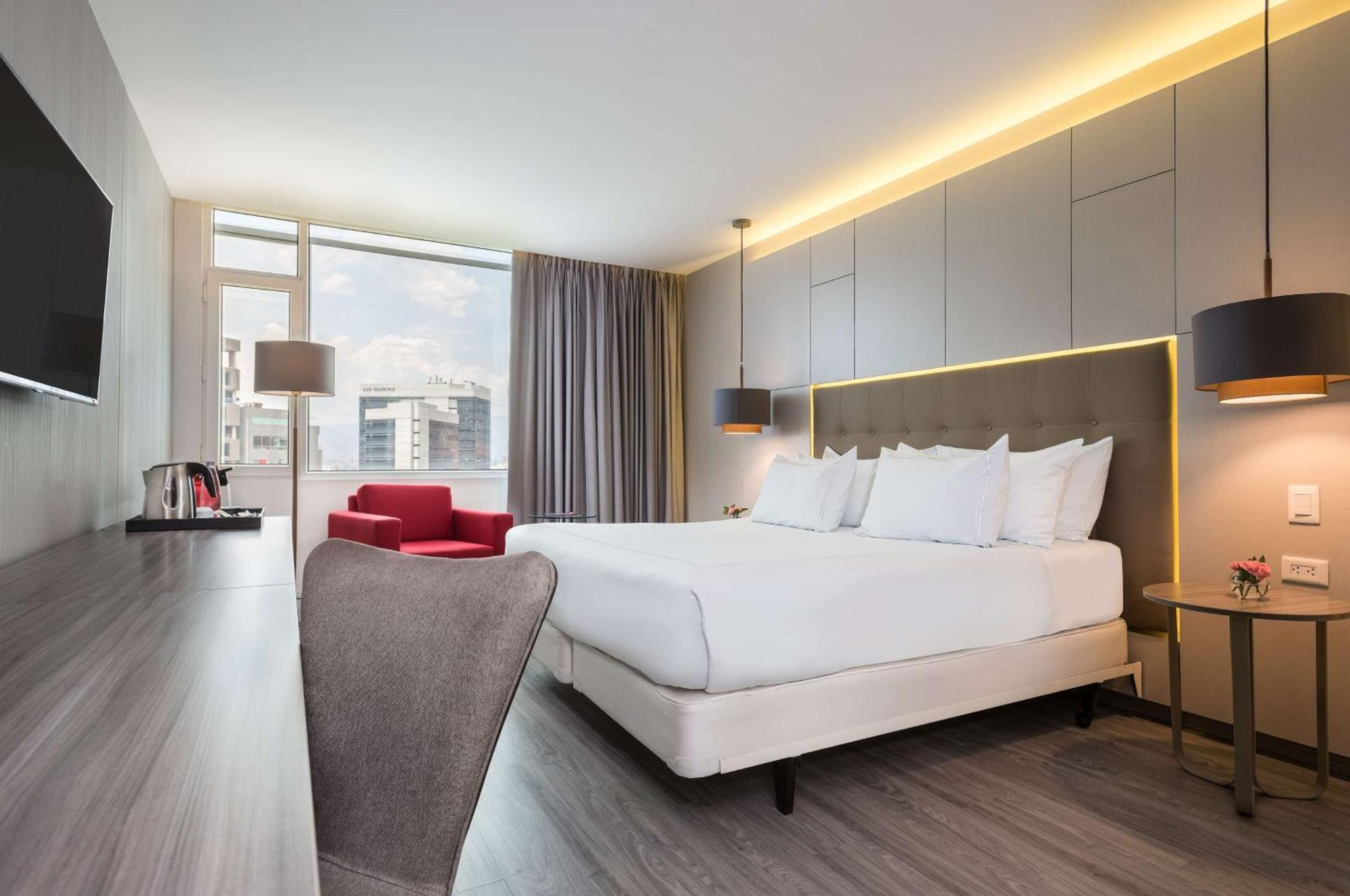 Отель Nh Collection Medellin Royal Экстерьер фото